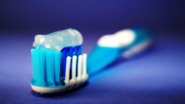 Exploring the impact of brushing teeth on intermittent fasting for women, with dental care tips and insights into fasting