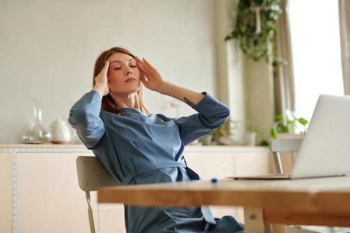 Understanding the connection between intermittent fasting and headaches, with strategies for prevention and management tailored for women
