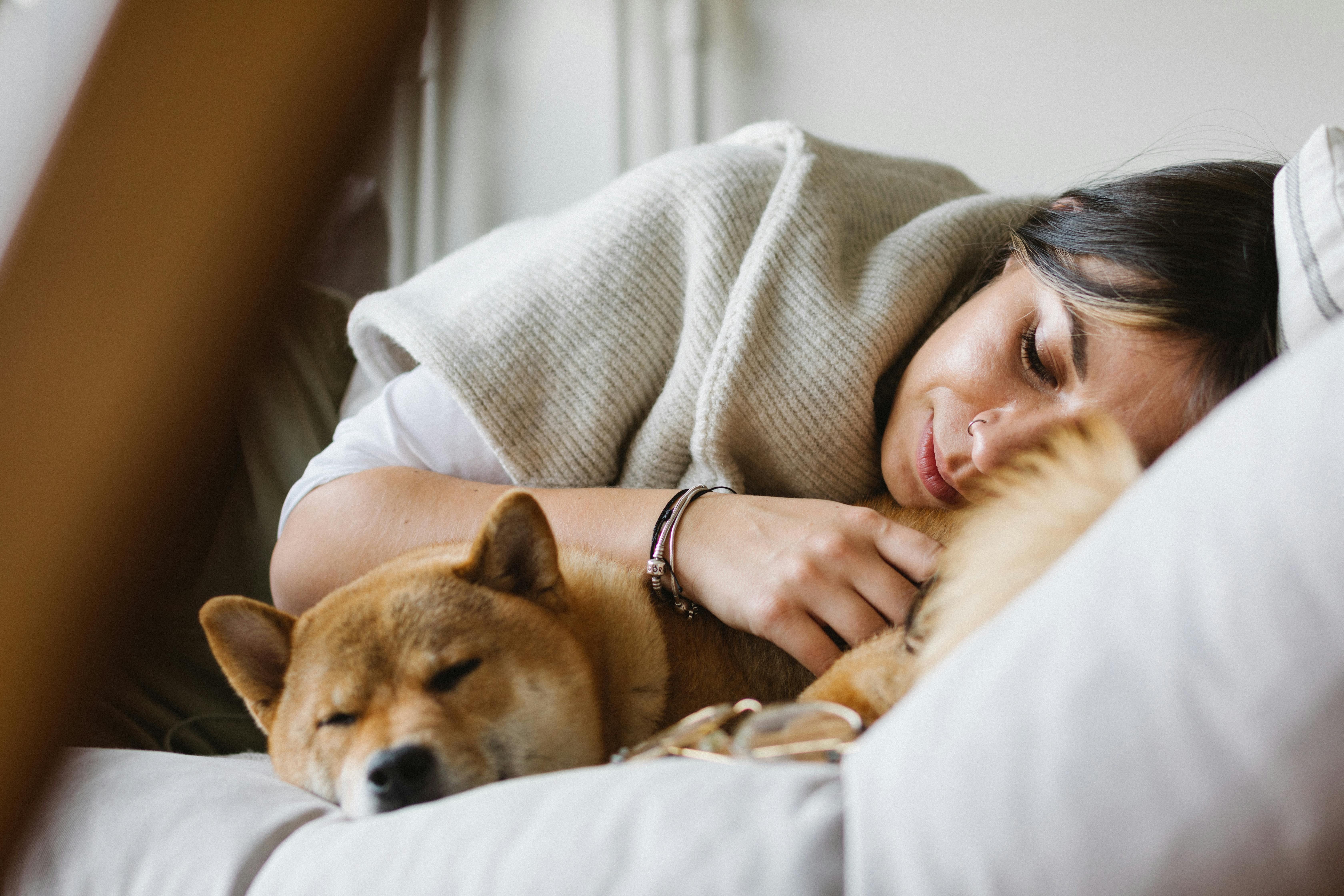 Woman sleeping deeply thanks to melatonin